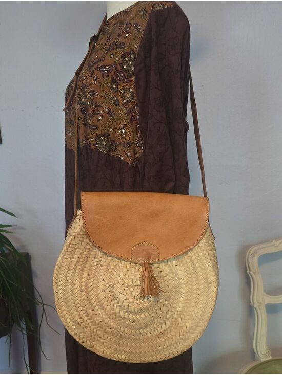 The Unbranded Brand Handbags - Woven Straw Circle Adjustable Crossbody Bag with Tan Leather Tassel Flap